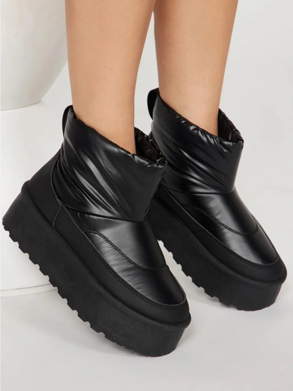 Charlotte Russe Black Puffer Platform Ankle Boots Booties Women’s size 9